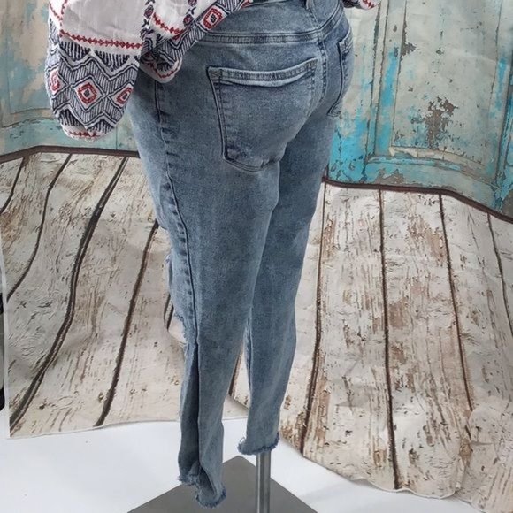 Maurice 4 Short High Rise Light Destructed Step Raw Hem Light Wash NEW - Picture 2 of 6